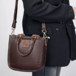 ショルダーバッグ レディースバッグ 本革斜めがけバッグ 22*8*20CM 通勤バッグ 小物収納 財布 本革ミニバッグ 肩掛け 黒色 SKU:IPC01072025003 - Image 11