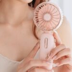 手持ち携帯扇風機 折れ畳式 卓上扇風機 3段階風量調整 4800mAhバッテリー内蔵 77.6*42*184 mmミニ扇風機 アウトドア ファン 熱中症対策 全3色 SKU:IPC05102024010 - Image 3