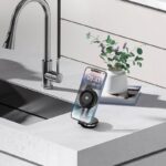 真空スマホスタンド 電動真空吸着機能 ワイヤレス充電器 折り畳み式 真空スマホスタンド 超強吸着力 車載スマホホルダー 片手操作 携帯ホルダー 全2色 SKU:IPC08222024013 - Image 6