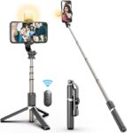 三脚付き自撮り棒 Q03s  スマホスタンド   補光ライト付き 三脚ホルダー スマホ用クリップ スマートフォンホルダー 700mmまで伸びる  リモコン付き  全2色 SKU:IPC09102024026