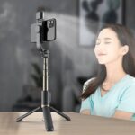 三脚付き自撮り棒 Q03s  スマホスタンド   補光ライト付き 三脚ホルダー スマホ用クリップ スマートフォンホルダー 700mmまで伸びる  リモコン付き  全2色 SKU:IPC09102024026 - Image 13