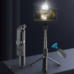 三脚付き自撮り棒 Q03s  スマホスタンド   補光ライト付き 三脚ホルダー スマホ用クリップ スマートフォンホルダー 700mmまで伸びる  リモコン付き  全2色 SKU:IPC09102024026 - Image 3