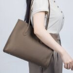 トートバッグ 通勤バッグ レディース   仕事用 しっかり自立する ファスナーで閉まる 軽くて大容量 通勤バッグ  全4色 SKU:IPC12162024042 - Image 2