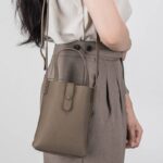 スマホショルダー 本革斜めがけバッグ ハンドバッグ 通勤バッグ 小物収納 財布 スマホポーチ レディース ショルダーバッグ スマホショルダーバッグ 全3色 SKU:IPC12162024043 - Image 2