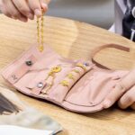 本革 ミニトラベルジュエリーボックス  レディース  柔らかい ジュエリーケース  持ち運び用 ジュエリーポーチ イヤリング ネックレス リング 全7色 SKU:IPC12162024056 - 画像 (4)