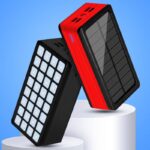 【PSE認証済】 ソーラーバッテリー PS-900 50000mAh 超大容量 軽量 ソーラーチャージャー4台同時充電 2.1A急速充電 32連LED照明ライト搭載 スマホ充電器 モバイル充電器 全6色 SKU:PC01122024010LS - Image 3