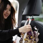 合金製 車用 ヘッドレストフック 柔らかい 単個 カーシートバックフックカーヘッドレストフック 荷物掛け車用収納フック カーアクセサリー ヘッドレストハンガー 後部座席 全2色 SKU:PC03012024059LS - 画像 (7)