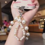 パールストラップ かわいい キラキラ 手首 ハンドストラップ 携帯ストラップ キラキラ キーホルダー スマホストラップ 女子 短い 可愛い スマホ スマホストラップ リストストラップ  全5色 SKU:AC04302025237 - Image 3