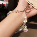 かわいい キラキラ 手首 ハンドストラップ 携帯ストラップ  キラキラ キーホルダー スマホストラップ  女子 短い 可愛い スマホ スマホストラップ   リストストラップ 全4色 SKU:AC04302025240 - Image 2