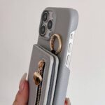 iPhone 17 手帳型ケース ストラップ付属