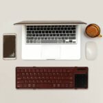 三つ折りたたみ式Bluetoothキーボード B077T 折りたたみ式 ミニタッチキーボード Bluetooth ワイヤレスキーボード