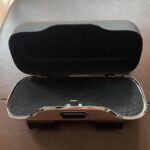 車用サングラスケース 車用メガネケース メガネ収納ケース 眼鏡ホルダー 衝撃保護 車内アクセサリー ドライブ小物