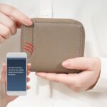 RFIDブロック小銭入れ コインケース  鍵 ミニ チェーン レザー 本革 財布   革小物 小物入れ 小物 ミニ財布  紛失防止 マルチケース  全4色 SKU:PC08052026054 - 画像 (11)